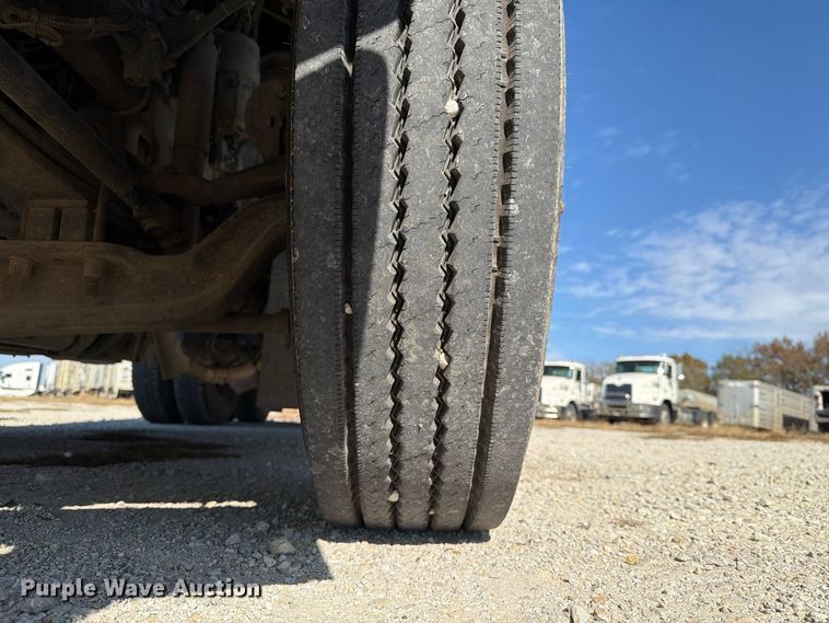 image for item EX1124 2014 Kenworth T800 semi truck