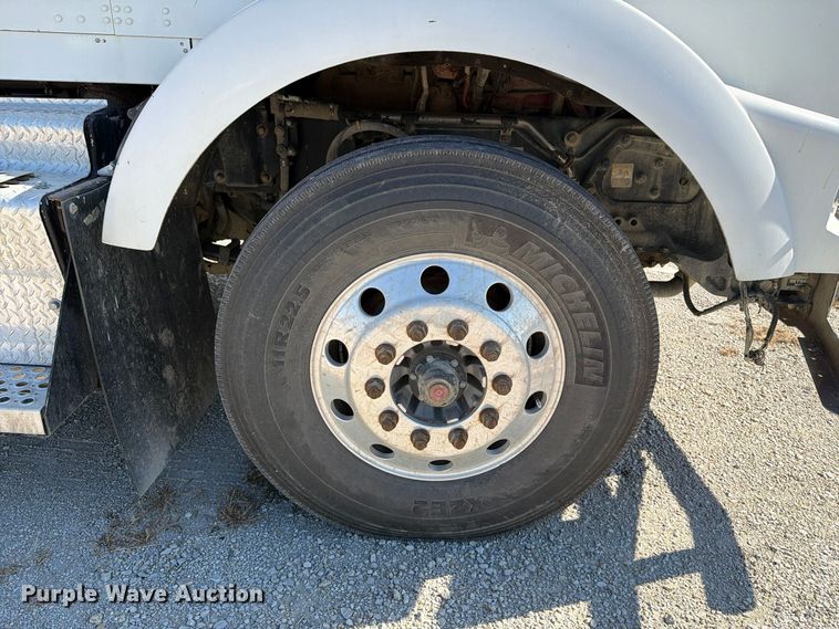 image for item EX1124 2014 Kenworth T800 semi truck