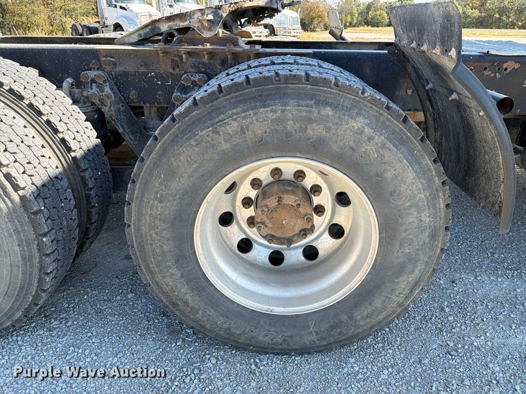 image for item EX1124 2014 Kenworth T800 semi truck