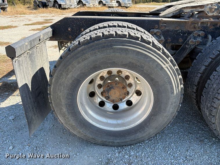 image for item EX1124 2014 Kenworth T800 semi truck