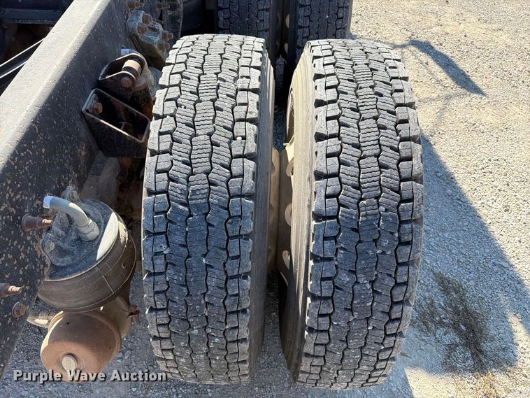 image for item EX1124 2014 Kenworth T800 semi truck
