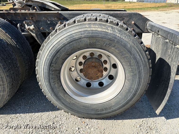 image for item EX1124 2014 Kenworth T800 semi truck