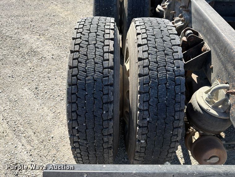 image for item EX1124 2014 Kenworth T800 semi truck