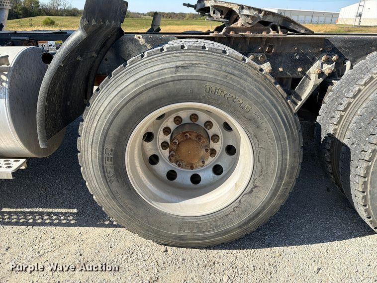 image for item EX1124 2014 Kenworth T800 semi truck