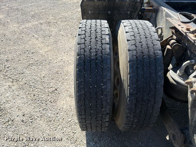 image for item EX1124 2014 Kenworth T800 semi truck