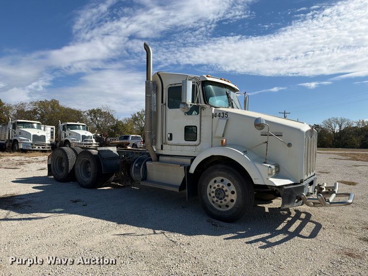 image for item EX1125 2015 Kenworth T800 semi truck