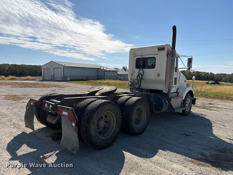 image for item EX1125 2015 Kenworth T800 semi truck