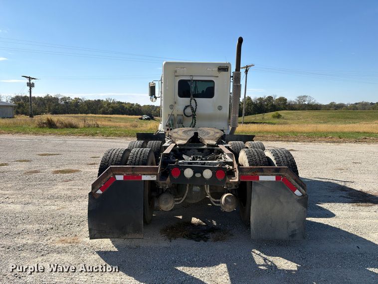 image for item EX1125 2015 Kenworth T800 semi truck