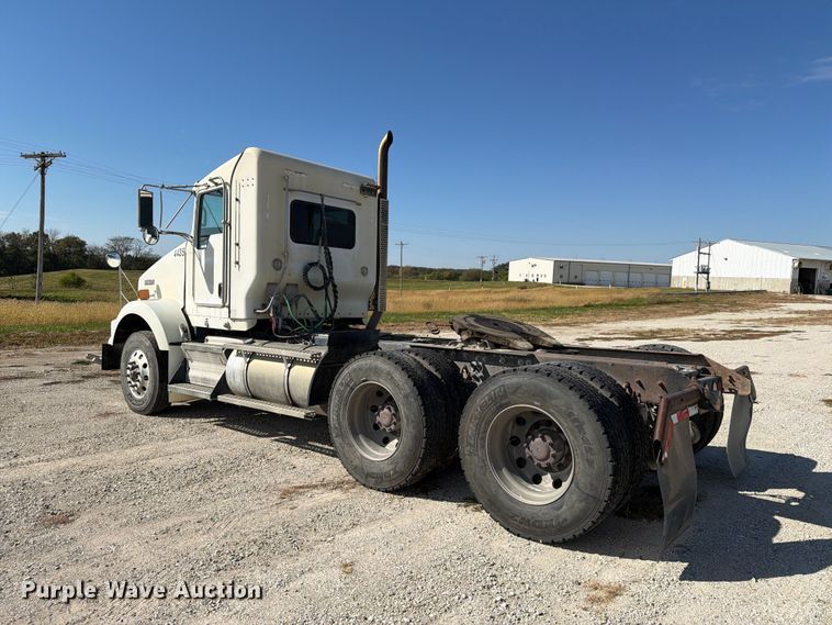 image for item EX1125 2015 Kenworth T800 semi truck