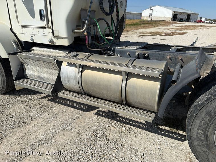 image for item EX1125 2015 Kenworth T800 semi truck