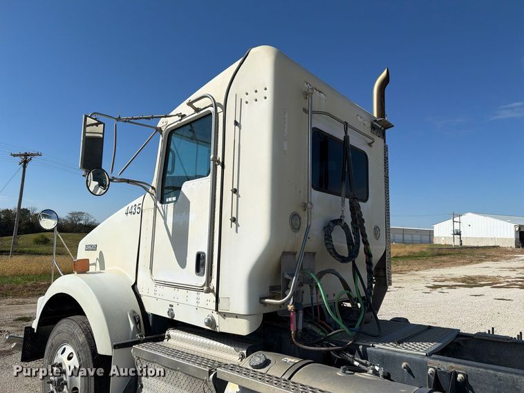 image for item EX1125 2015 Kenworth T800 semi truck