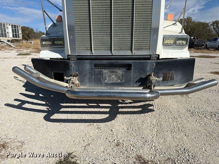 image for item EX1125 2015 Kenworth T800 semi truck