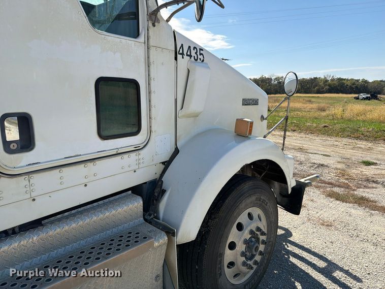 image for item EX1125 2015 Kenworth T800 semi truck