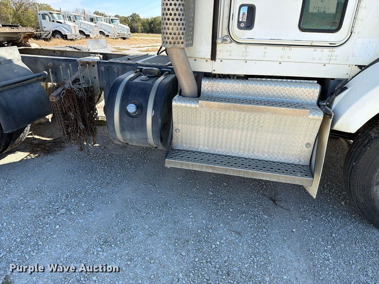 image for item EX1125 2015 Kenworth T800 semi truck