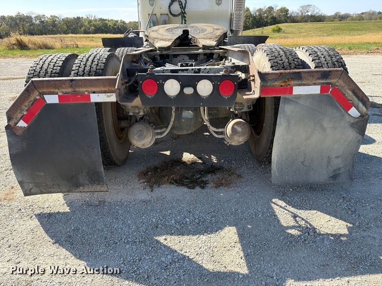 image for item EX1125 2015 Kenworth T800 semi truck