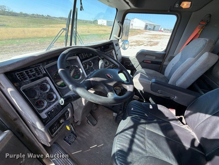 image for item EX1125 2015 Kenworth T800 semi truck