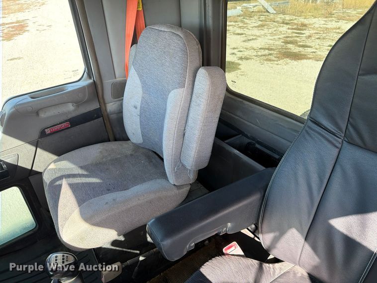 image for item EX1125 2015 Kenworth T800 semi truck