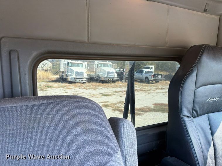 image for item EX1125 2015 Kenworth T800 semi truck