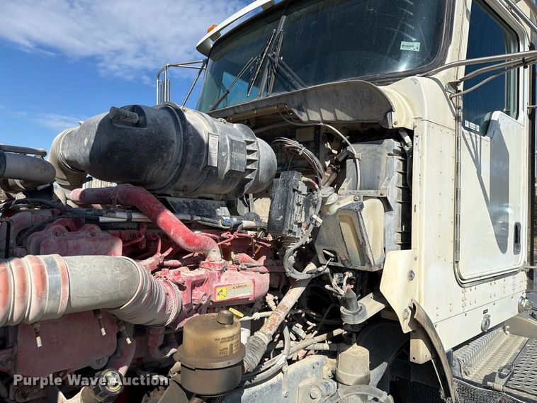 image for item EX1125 2015 Kenworth T800 semi truck