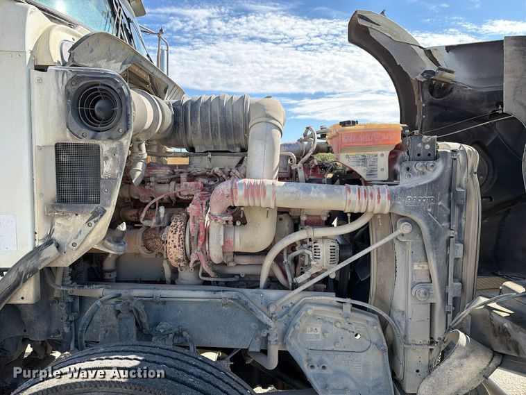 image for item EX1125 2015 Kenworth T800 semi truck