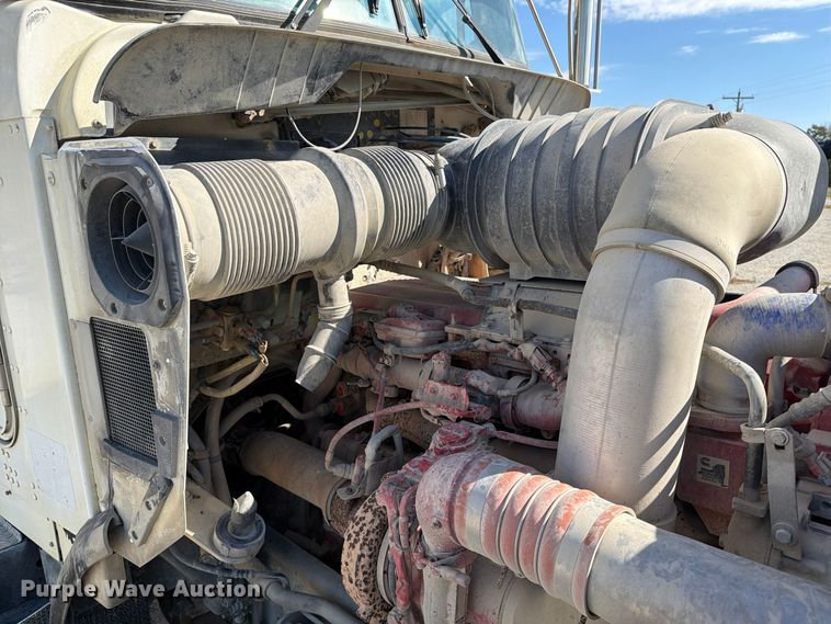 image for item EX1125 2015 Kenworth T800 semi truck
