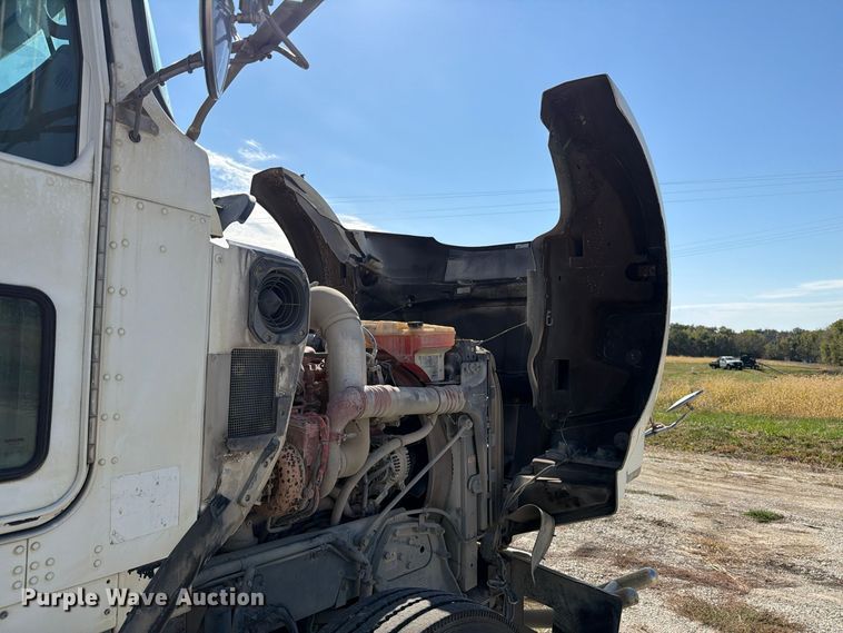 image for item EX1125 2015 Kenworth T800 semi truck