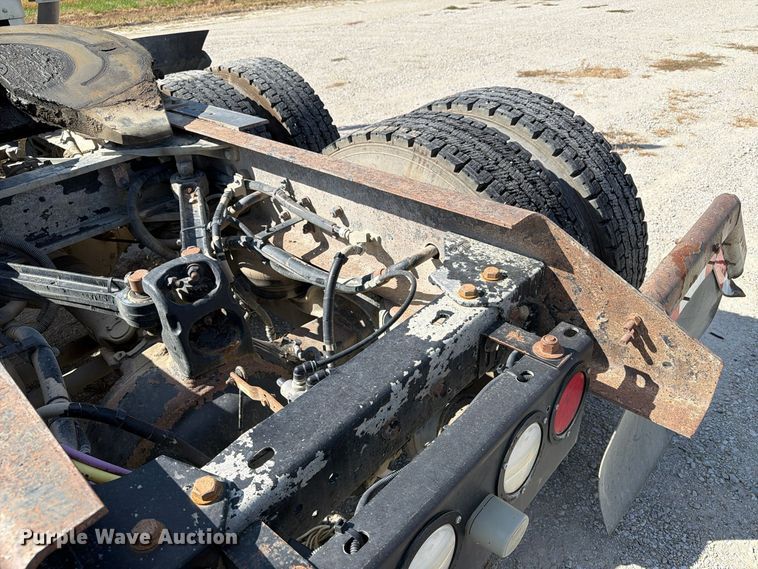 image for item EX1125 2015 Kenworth T800 semi truck