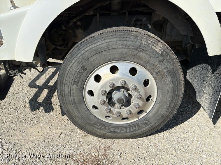 image for item EX1125 2015 Kenworth T800 semi truck