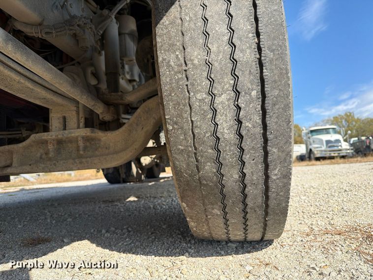image for item EX1125 2015 Kenworth T800 semi truck