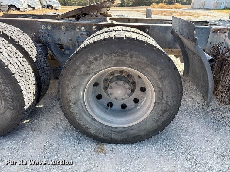 image for item EX1125 2015 Kenworth T800 semi truck