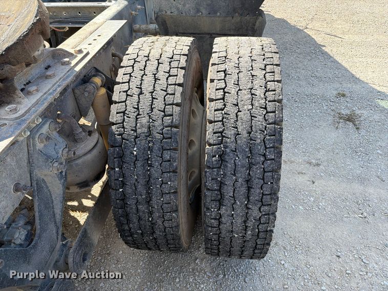 image for item EX1125 2015 Kenworth T800 semi truck