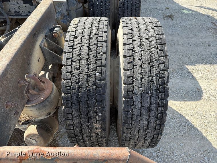 image for item EX1125 2015 Kenworth T800 semi truck