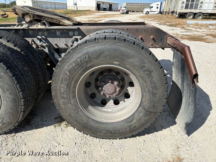 image for item EX1125 2015 Kenworth T800 semi truck