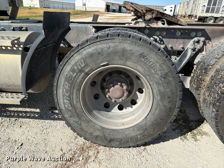 image for item EX1125 2015 Kenworth T800 semi truck