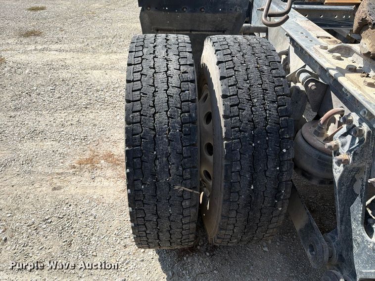 image for item EX1125 2015 Kenworth T800 semi truck