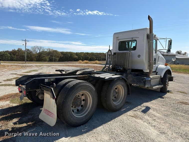 image for item EX1126 2022 Kenworth T800 semi truck