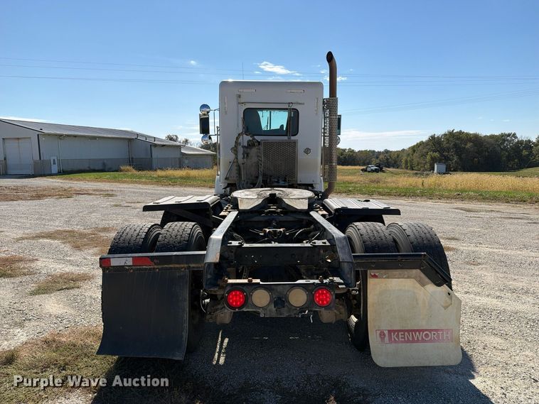 image for item EX1126 2022 Kenworth T800 semi truck