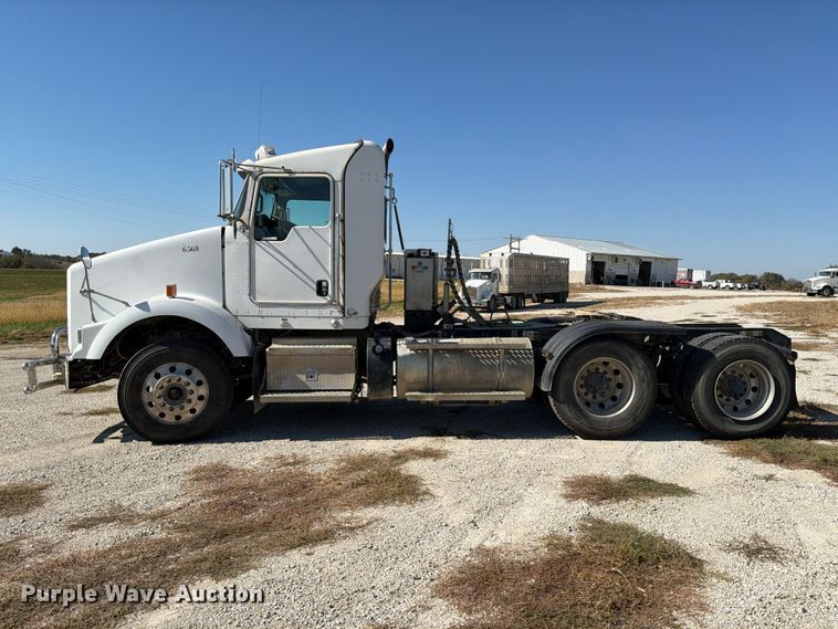 image for item EX1126 2022 Kenworth T800 semi truck