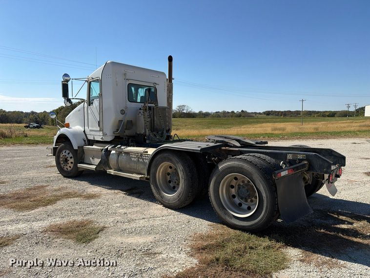 image for item EX1126 2022 Kenworth T800 semi truck