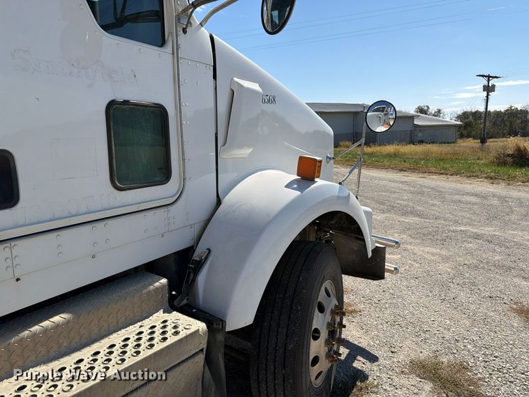 image for item EX1126 2022 Kenworth T800 semi truck