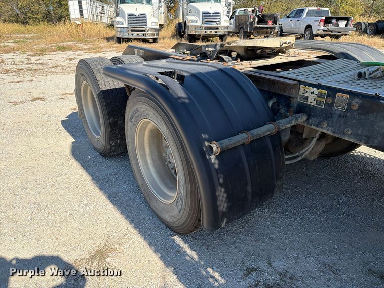 image for item EX1126 2022 Kenworth T800 semi truck