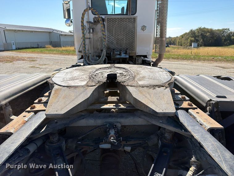 image for item EX1126 2022 Kenworth T800 semi truck