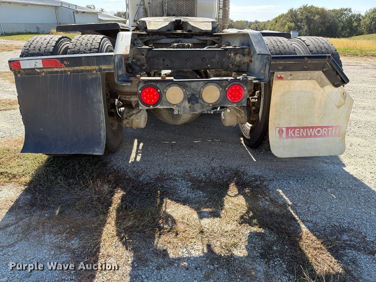 image for item EX1126 2022 Kenworth T800 semi truck