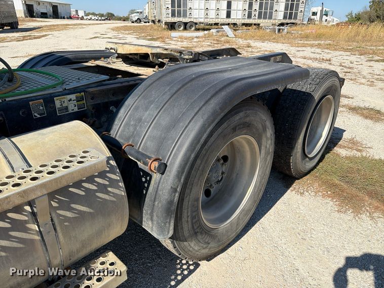 image for item EX1126 2022 Kenworth T800 semi truck