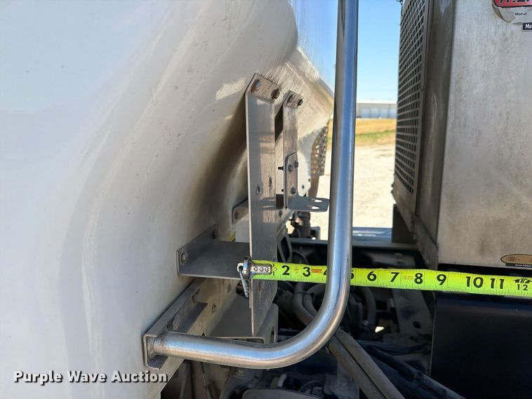 image for item EX1126 2022 Kenworth T800 semi truck
