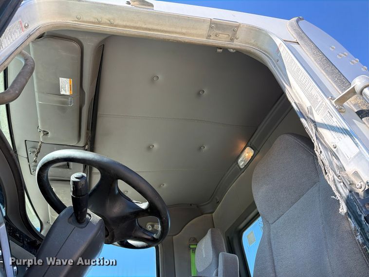 image for item EX1126 2022 Kenworth T800 semi truck