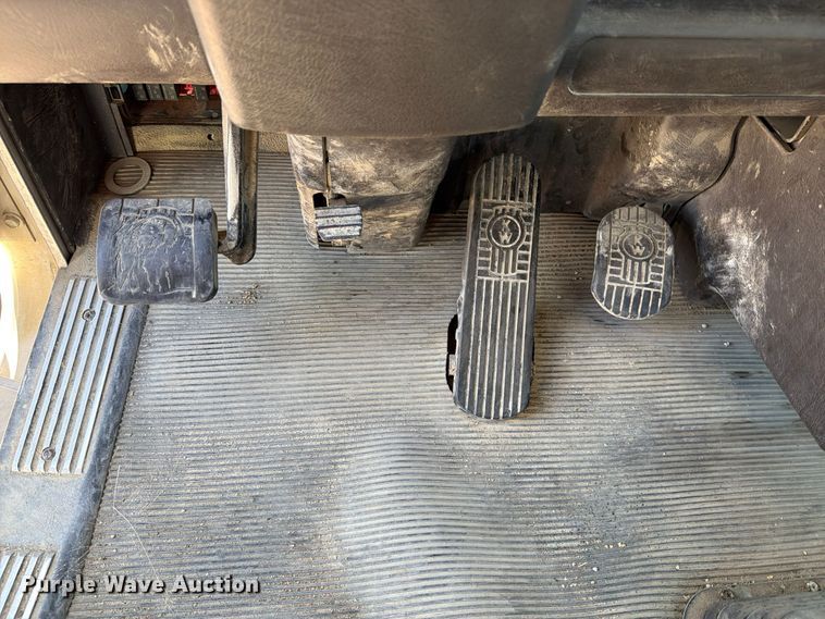 image for item EX1126 2022 Kenworth T800 semi truck