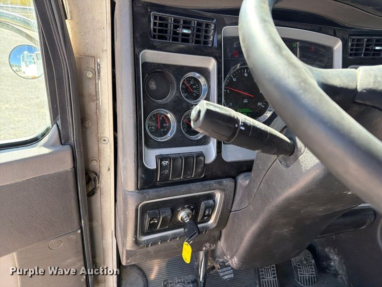 image for item EX1126 2022 Kenworth T800 semi truck