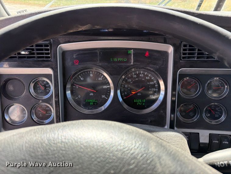 image for item EX1126 2022 Kenworth T800 semi truck