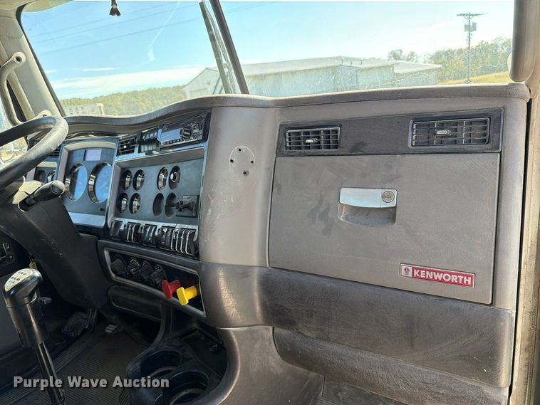 image for item EX1126 2022 Kenworth T800 semi truck